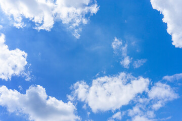 Obraz na płótnie Canvas 心地よい澄んだ青空と雲の背景素材_g_08