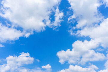 心地よい澄んだ青空と雲の背景素材_g_10