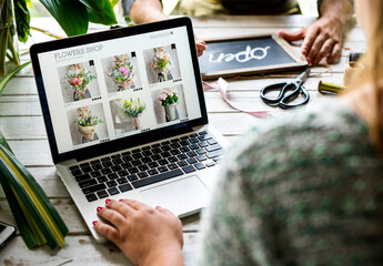 E-business flower shop marketing promote on social media