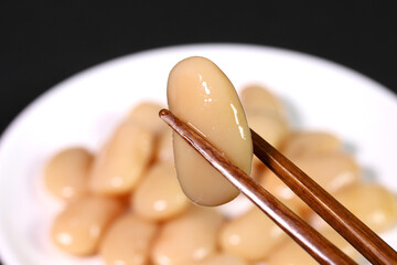 白花豆の甘煮　箸上げ