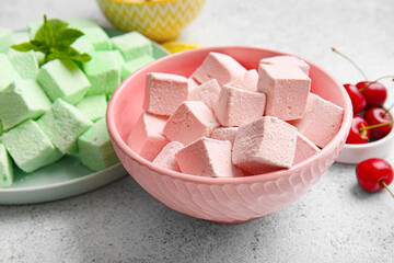 Bowl with tasty sweet marshmallows on light background