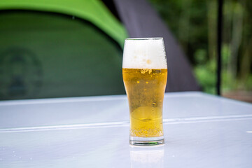 キャンプで飲むビール
バーベキューで飲むビール