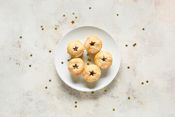 Plate with tasty mince pies on grunge background © Pixel-Shot