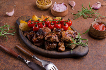 Fried meat slices with vegetables