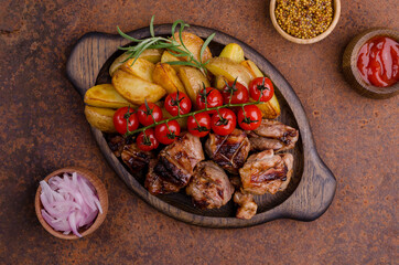 Fried meat slices with vegetables
