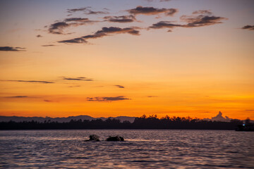 Naklejka premium sunset over the sea