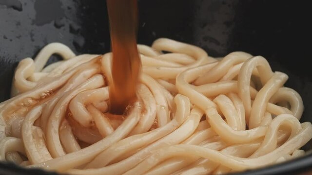 ぶっかけうどん　スローモーション