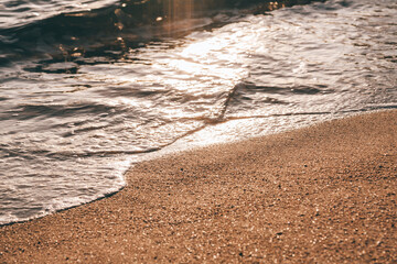 夕日に照らされた海岸　イメージカット横