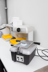 vacuum former for the manufacture of mouthguards in dentistry