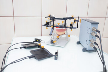 A device for diagnosing diseases of the jaw joints. Gnatology. Demonstration on an articulator with...