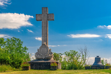 Ein Kreuz an der Gedenkst&auml;tte der Gefallenen des 1. Weltkriegs auf dem Gipfel des Hohenrechberg bei Schw&auml;bisch Gm&uuml;nd