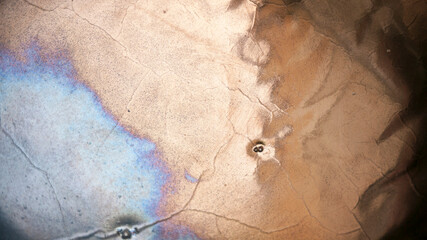 Superficie cerámica dorada y azul tornasolada