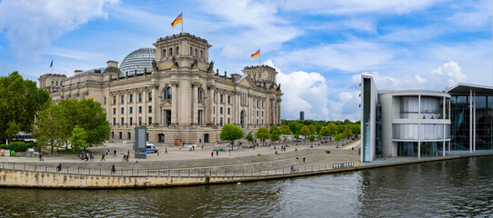Berliner Reichstag Spreeufer Panoramafoto Regierungsviertel Deutscher Bundestag Berlin Deutschland