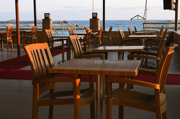 ''Restaurant closed due to coronavirus'' notice against a desolate restaurant in the evening