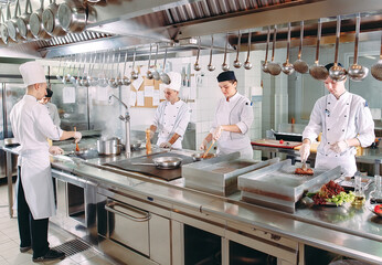 Obraz na płótnie Canvas Modern kitchen. The chefs prepare meals in the restaurant's kitchen.