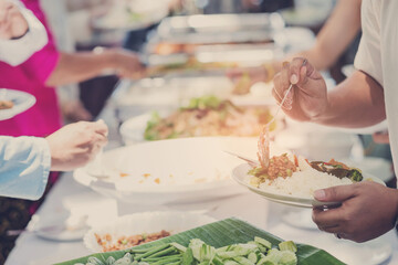 scooping the food, catering, dinner time
