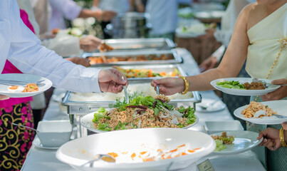 scooping the food, catering, dinner time
