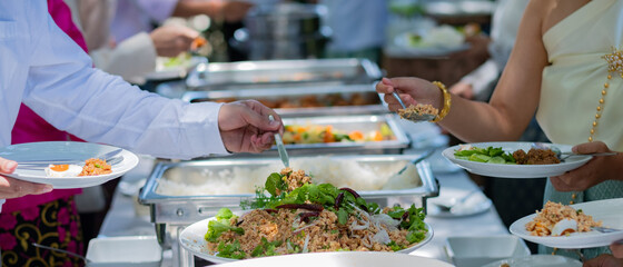 scooping the food, catering, dinner time
