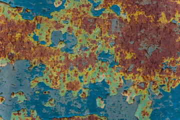 Gros plan d'une vieille porte en m&eacute;tal rouill&eacute; avec de la peinture bleue &eacute;caill&eacute;e