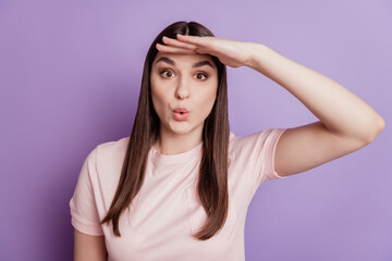 Portrait of surprised amazed funny lady hand forehead look camera omg reaction open mouth on violet background