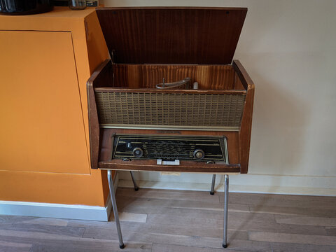 old antique radio
