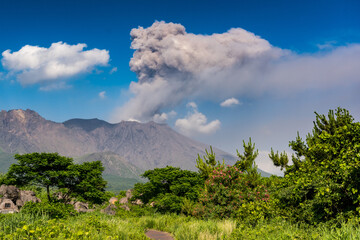 Ausbruch des aktiven Vulkans Sakurajima in Kagoshima, Japan