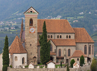 Fototapeta premium Faszinierendes Südtirol, Burgen, Schlösser und Kirchen