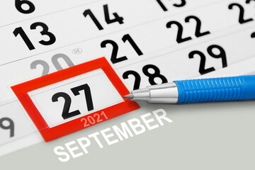 Kalender 27. September 2021 und Kugelschreiber