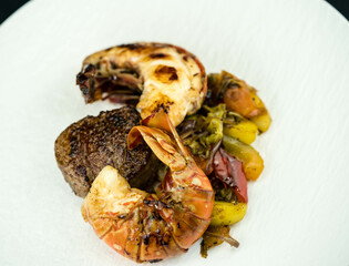 Surf and Turf mit Rinderfiletsteak und Langustenschwänzen
