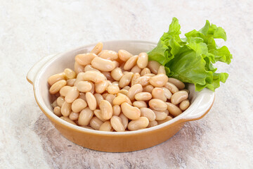 White canned beans for vegan suisine