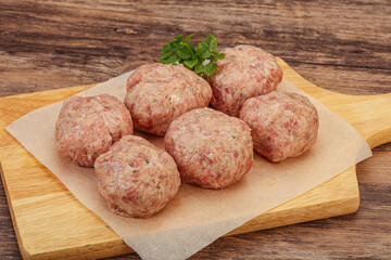 Raw turkey meatball for cooking