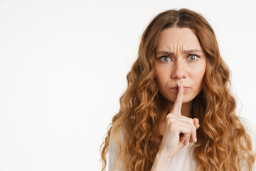 Naklejka premium Young ginger woman wearing t-shirt showing silence gesture