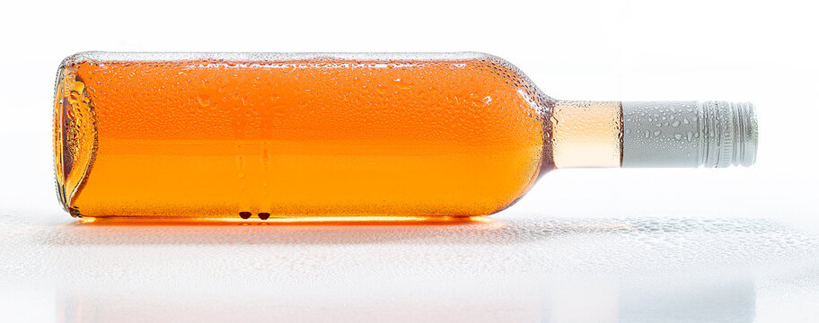 Ros&eacute; Ros&eacute;flsche liegend