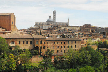 Fototapeta premium Italy- Panoramic Overview of the Architecture of Famously Historic Siena