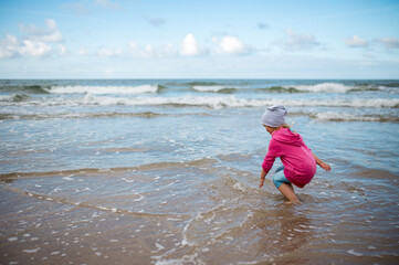 Morze Bałtyckie dziecko wakacje zabawa - obrazy, fototapety, plakaty