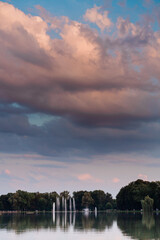 Obraz premium Zalews Nowohucki w ciepły letni wieczór