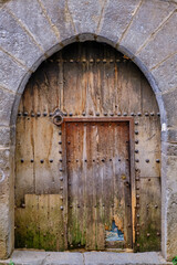 Fototapeta na wymiar doorway of a house in Aínsa, huesca, spain
