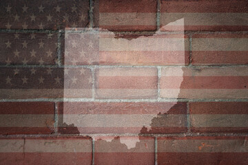 map of ohio state on a painted flag of united states of america on a brick wall - obrazy, fototapety, plakaty