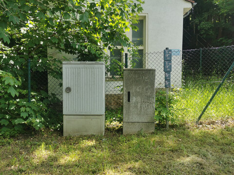 Stromkasten und Versorgungskasten der Wasserversorgung