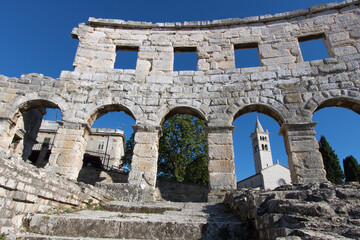 L'amphithéâtre de Pula ou colisée de Pula, est un amphithéâtre romain bien conservé, situé...