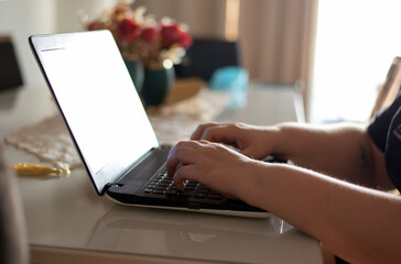 trabalho, home office, trabalho em casa, ambiente , notebook, pc, sala, sala de jantar, mesa com...