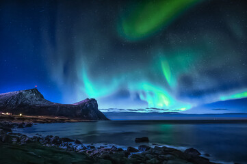 Fototapeta na wymiar Aurora Borealis on sky in Lofoten islands