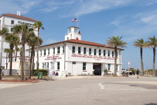 Jacksonville Beach, Florida: American Red Cross Volunteer Life Saving Corps Station building on Beach Boulevard. Distinctive white and red Art Moderne-style building with lifeguards tower.