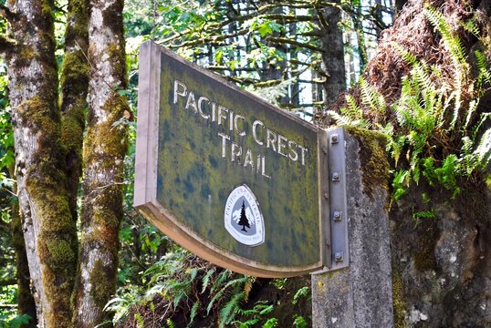 Cascade Lock, Oregon: Sign for the Pacific Crest Trail (PCT), a National Scenic Trail in the USA from the Mexican to Canadian border.  Near Bridge of the Gods at the Washington Oregon border.
