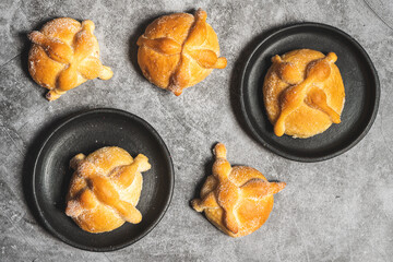 Pan de Muerto tradicional de la pastelería mexicana