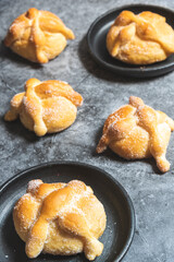 Pan de Muerto tradicional de la pastelería mexicana