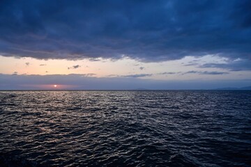 琵琶湖に昇る朝日の情景＠滋賀