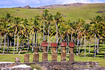 Esculturas de pedra Moais. Parque Nacional Rapa Nui. Ilha de Páscoa. Chile.