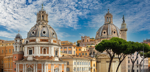 Obraz premium Roman Church of Saint Mary of Loreto and Tryan's column with the figure of Saint Peter on top under a cloudy sky