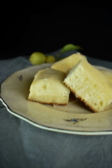 alfajores con dulce de leche y choclates, bombones